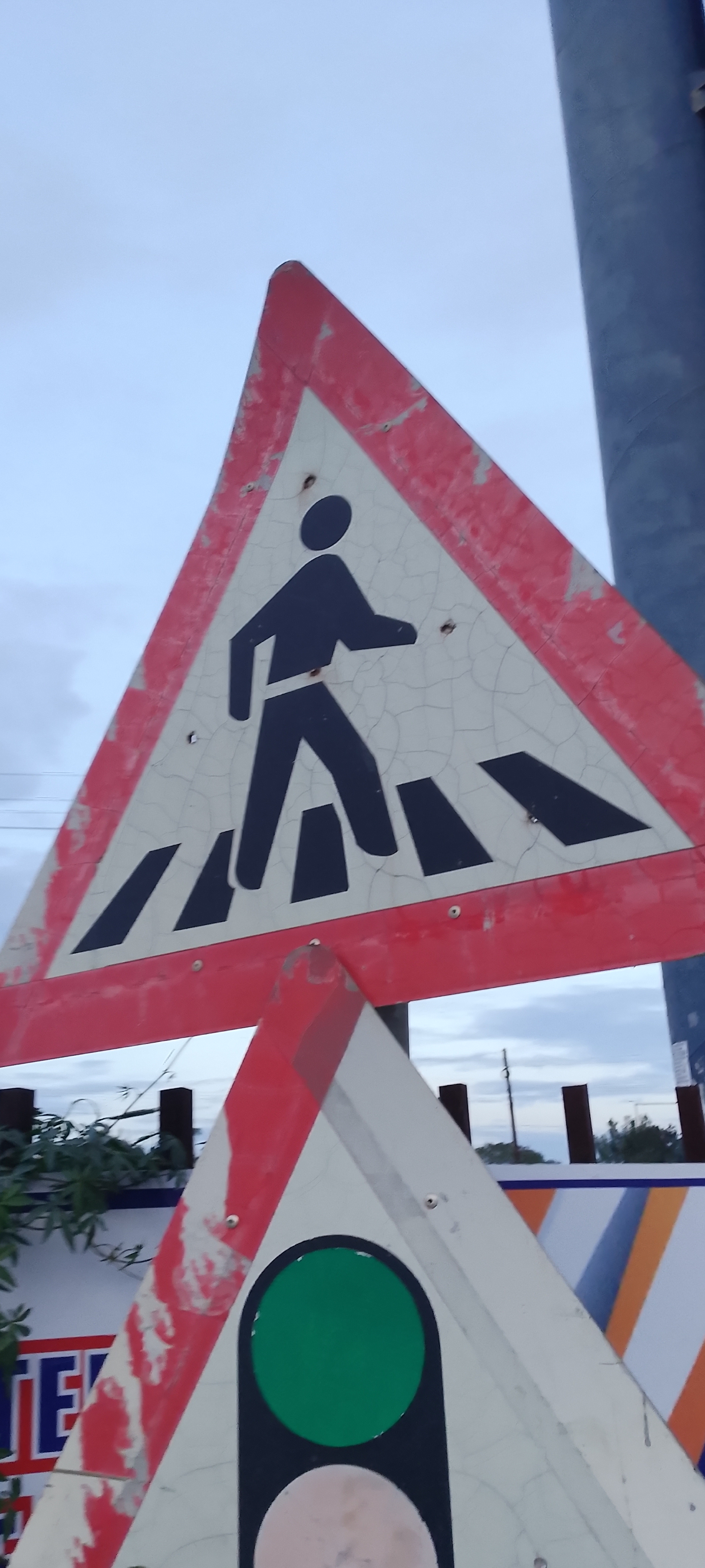 Fadding Sign Faded Road Signs and markings Object Detection Dataset by unza