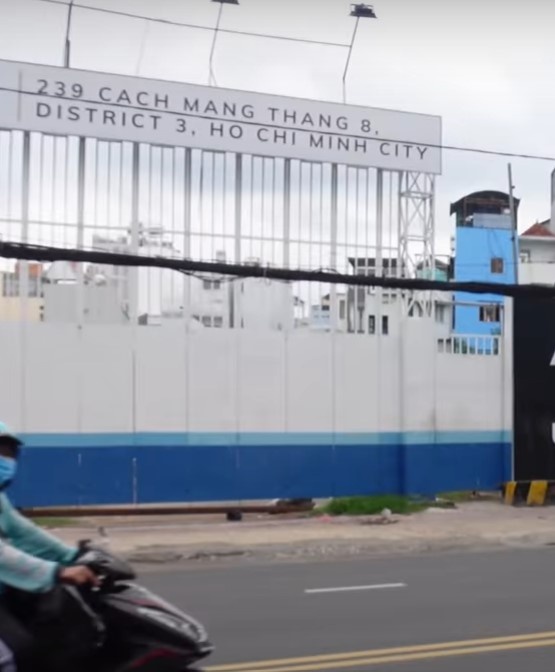 Ô Tô Điện Siêu Mỏng 50cm Gây Chấn Động Tại Ý