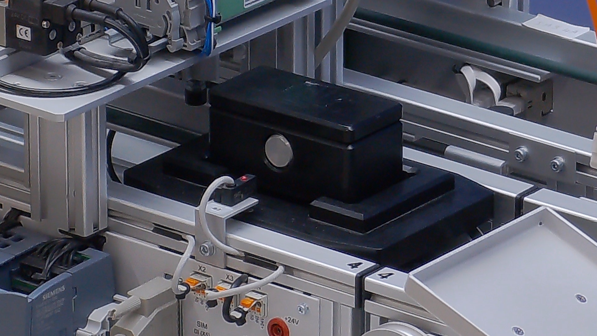 Production Line Testing production line test - Roboflow Universe