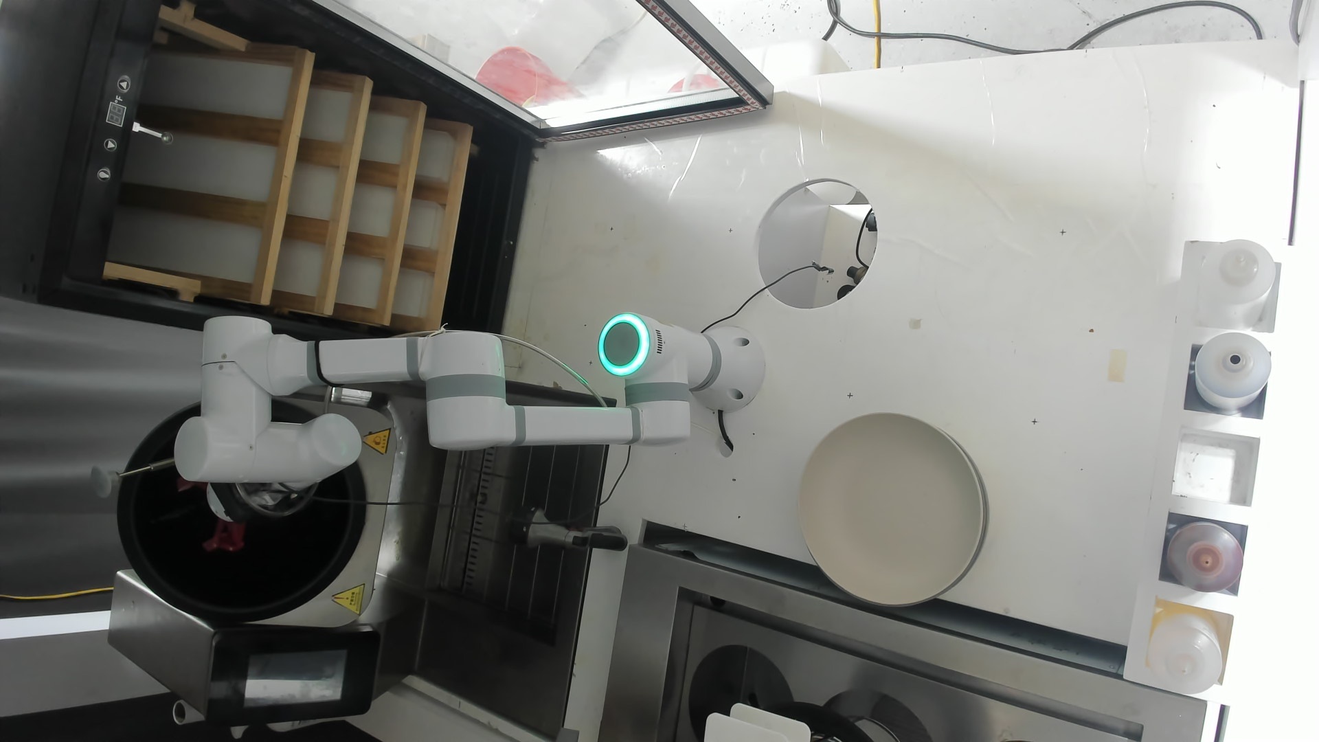 Robot Holding Object Detection Dataset by Cityscapes