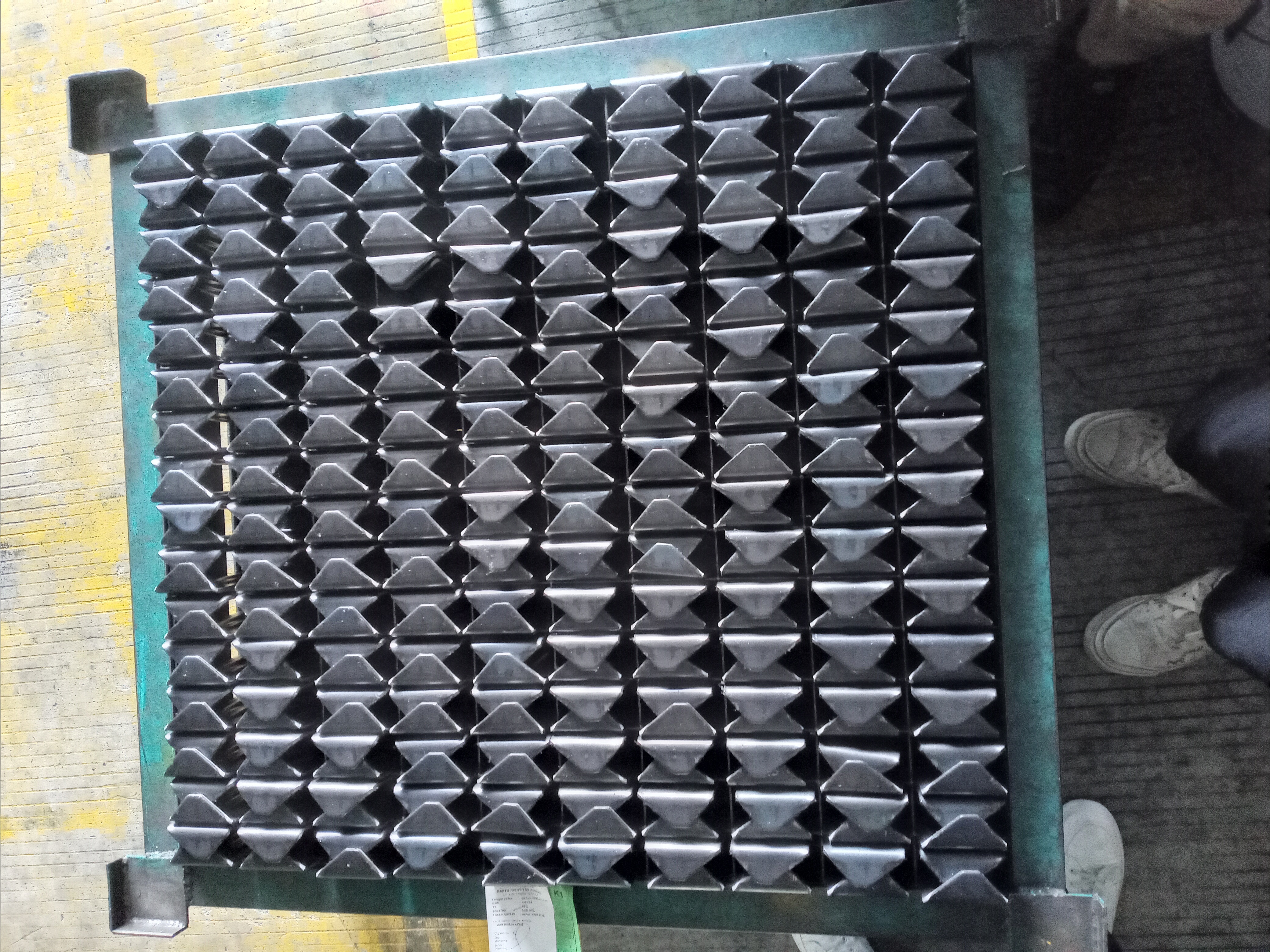 Cage Wheel Track Rev Object Detection Dataset by counthings